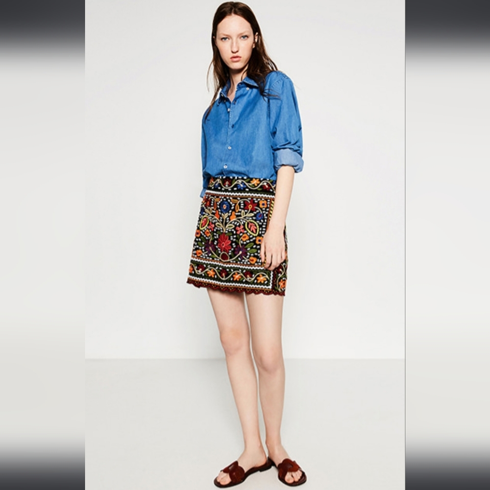 Zara embroidered skirt size M